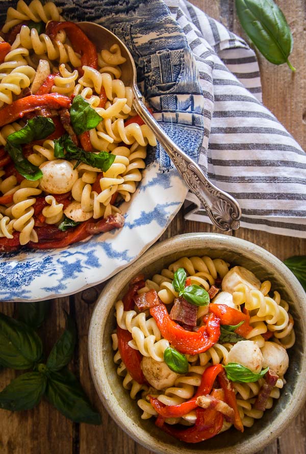 Garlicky Roasted Pepper Pasta Salad: Your Go-To Potluck Recipe